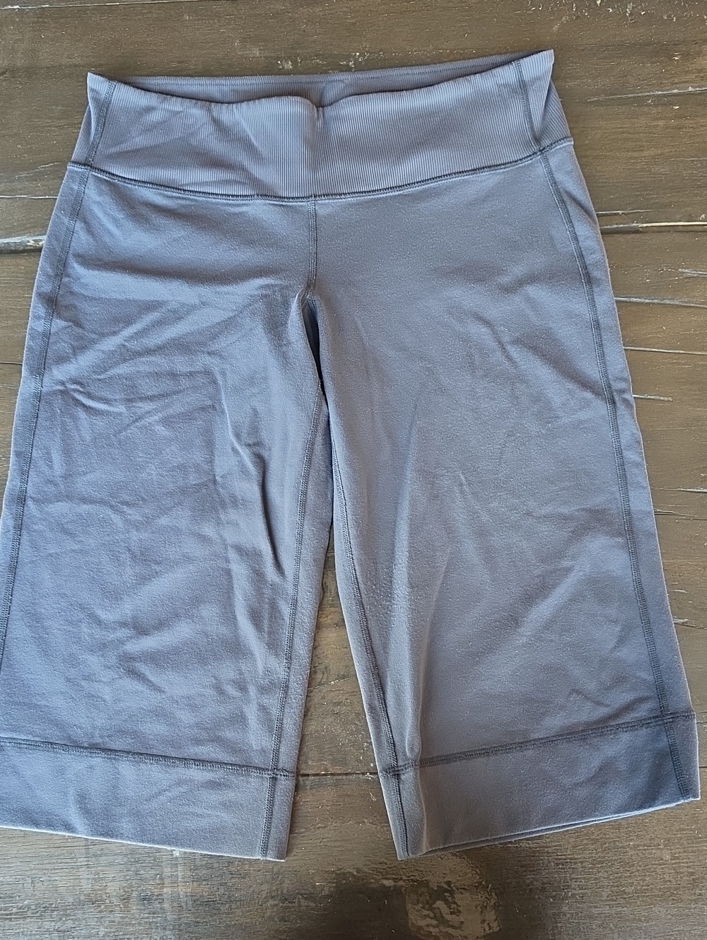 (6) lululemon athletica Women's Gray Athletic Shorts Comfy Soft Stretchy Bermuda